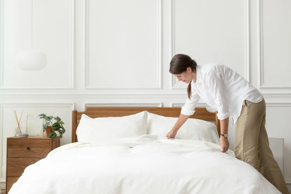 a room cleaning tip make your bed